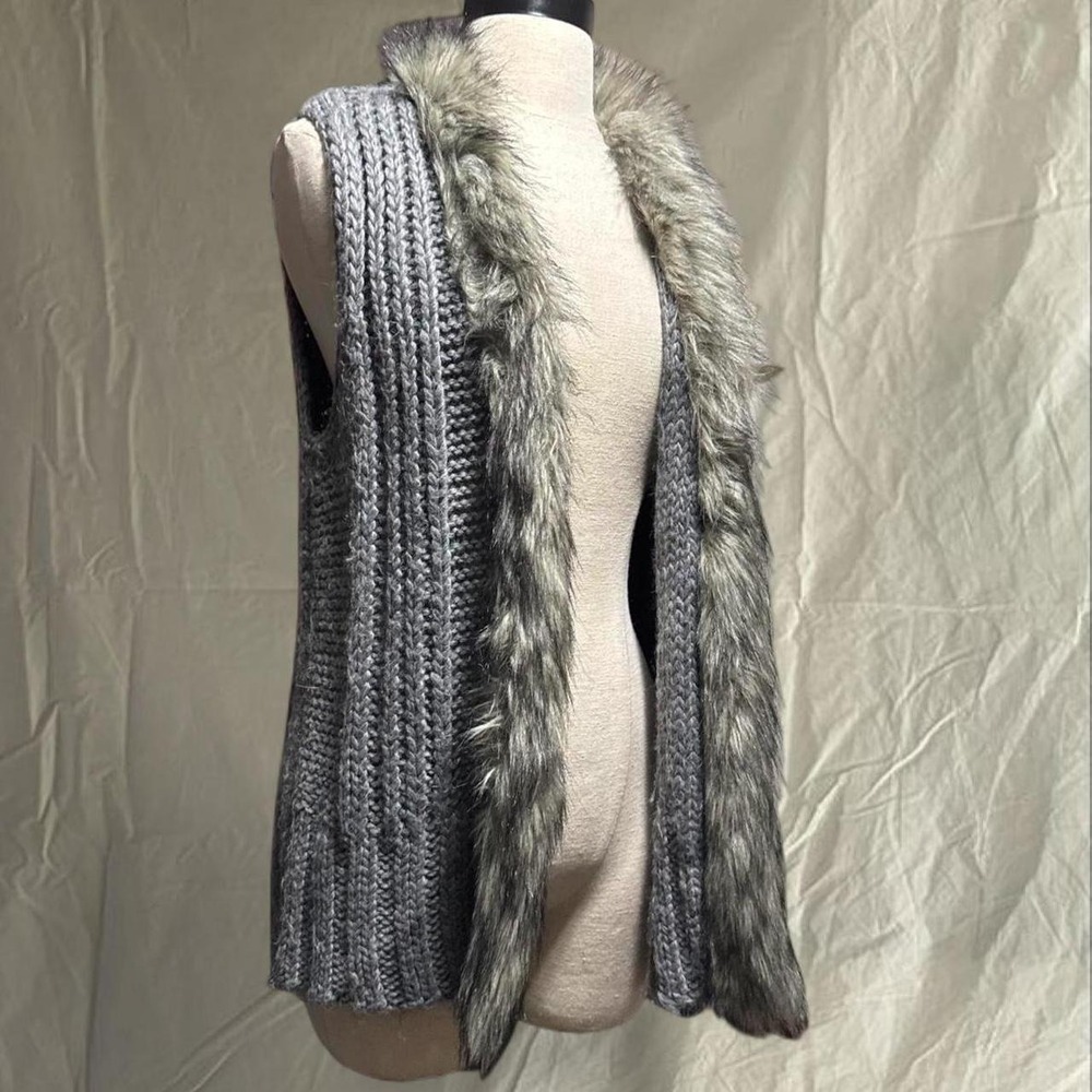 Vintage Gray Faux Fur Trim Knit Vest Cardigan